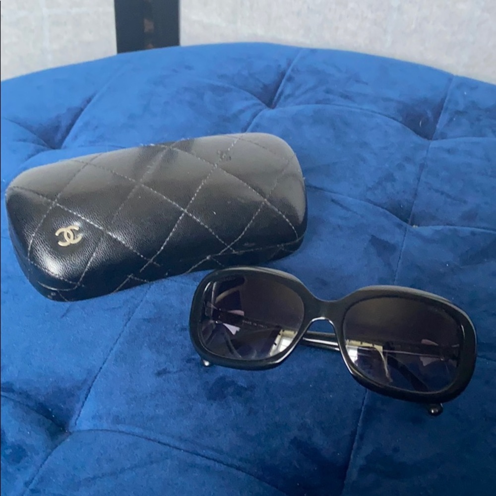 Chanel white bow and black sunglasses with case